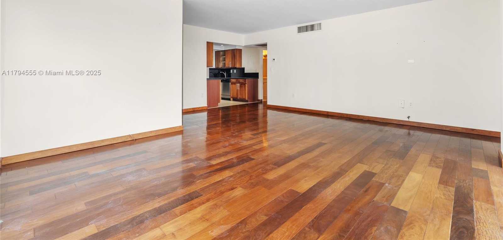 Small Image of 11111 BISCAYNE BLVD #10H, Miami Number 4
