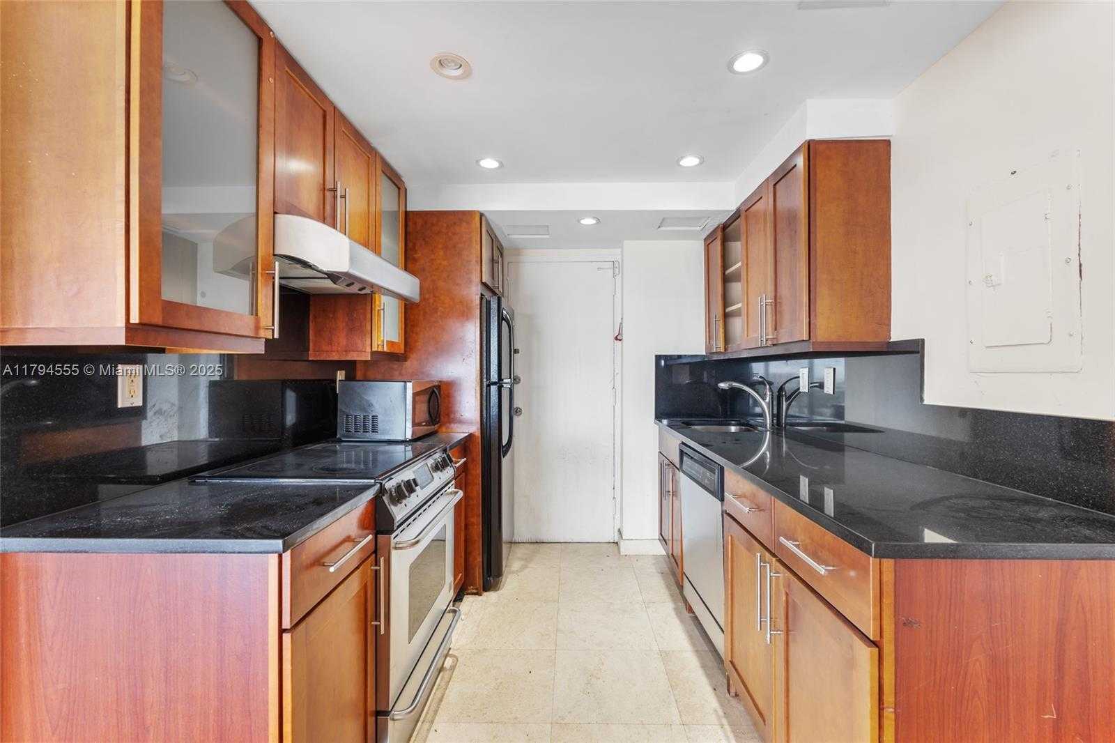 Small Image of 11111 BISCAYNE BLVD #10H, Miami Number 5
