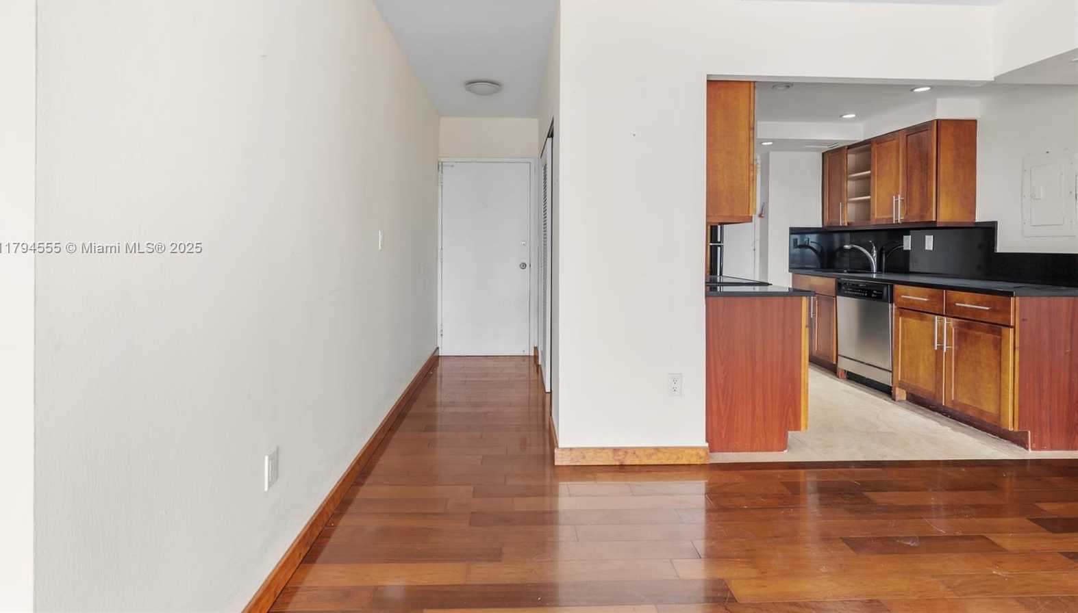 Small Image of 11111 BISCAYNE BLVD #10H, Miami Number 6