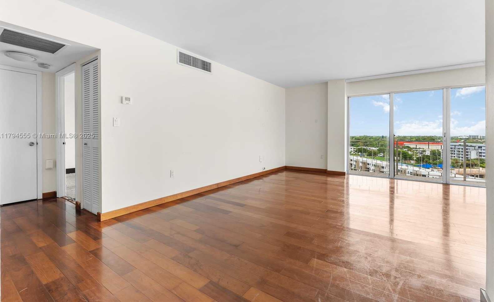Small Image of 11111 BISCAYNE BLVD #10H, Miami Number 7