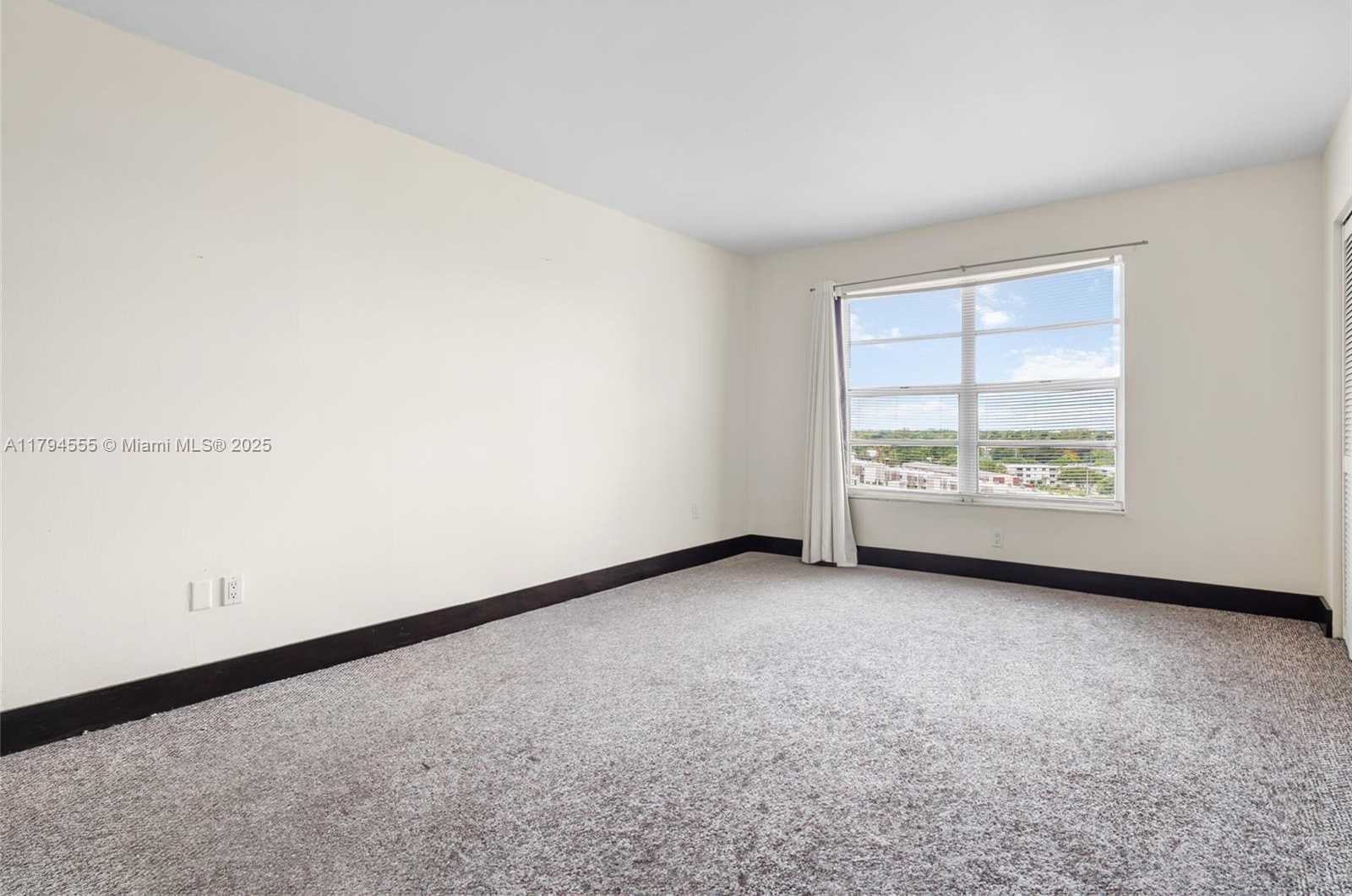 Small Image of 11111 BISCAYNE BLVD #10H, Miami Number 9