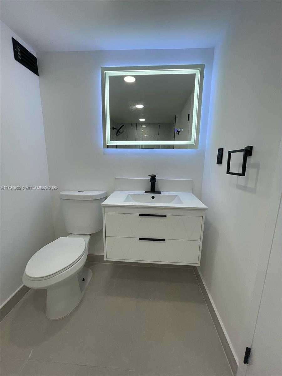 Small Image of 17011 NORTH BAY RD #307, Sunny Isles Beach Number 12