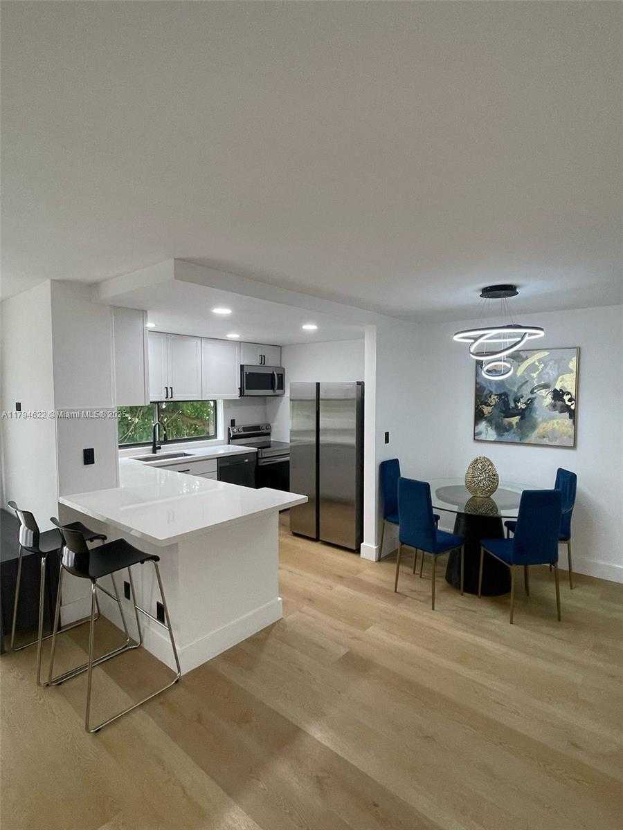 Small Image of 17011 NORTH BAY RD #307, Sunny Isles Beach Number 4