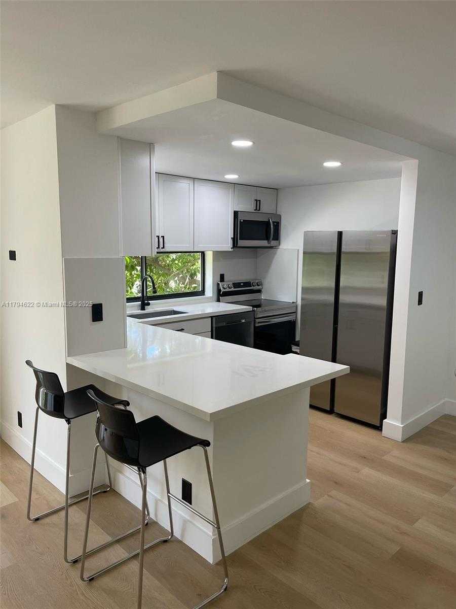 Small Image of 17011 NORTH BAY RD #307, Sunny Isles Beach Number 7