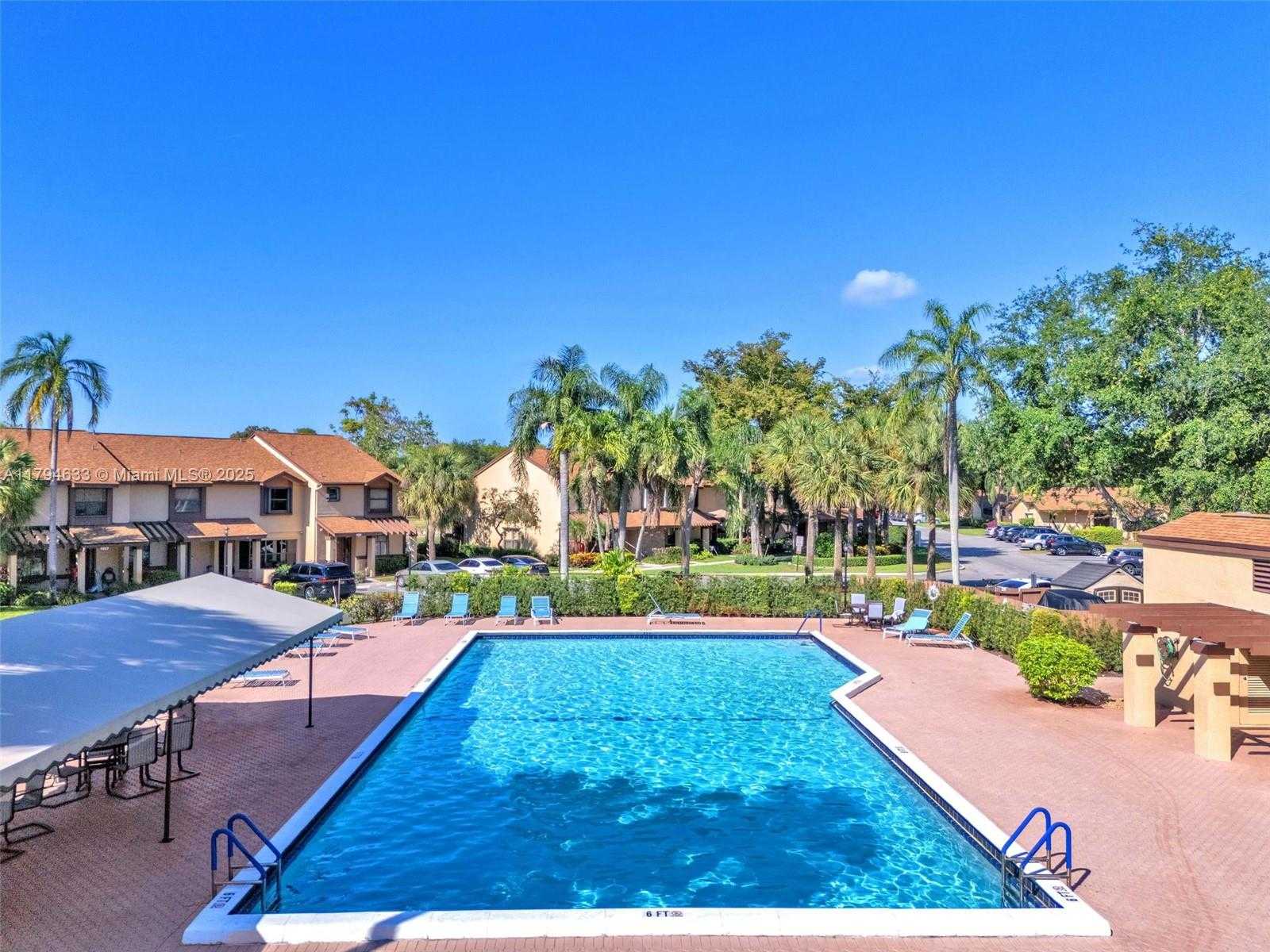 Small Image of 3699 COCOPLUM CIR #3538, Coconut Creek Number 1