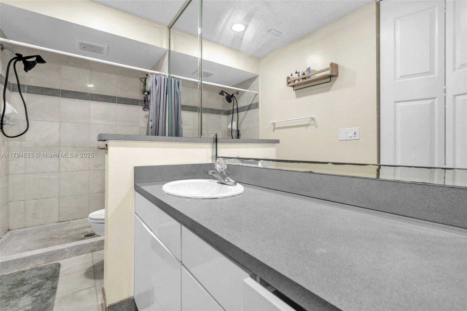 Small Image of 3699 COCOPLUM CIR #3538, Coconut Creek Number 13