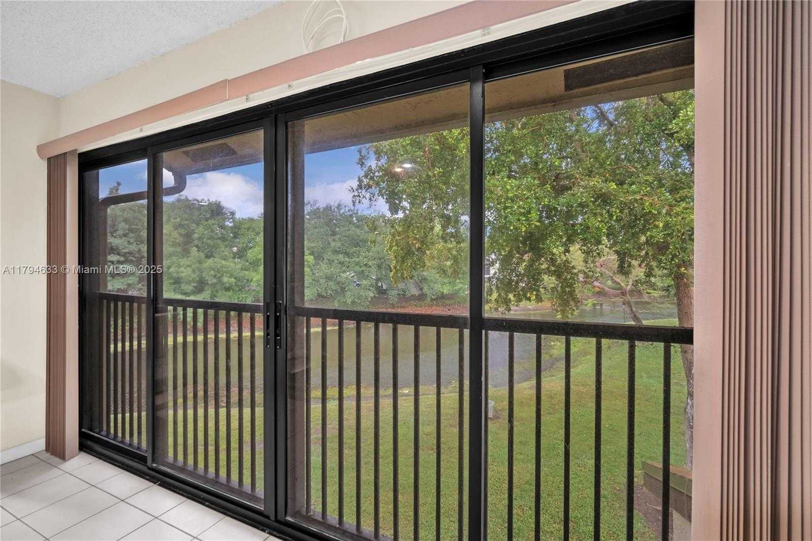 Small Image of 3699 COCOPLUM CIR #3538, Coconut Creek Number 18