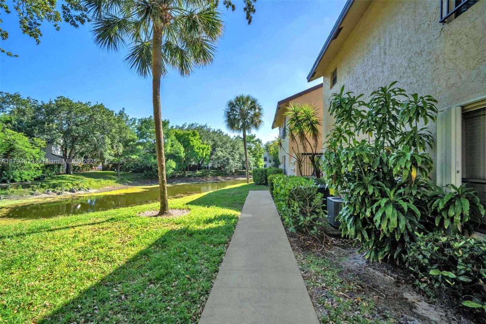 Small Image of 3699 COCOPLUM CIR #3538, Coconut Creek Number 2