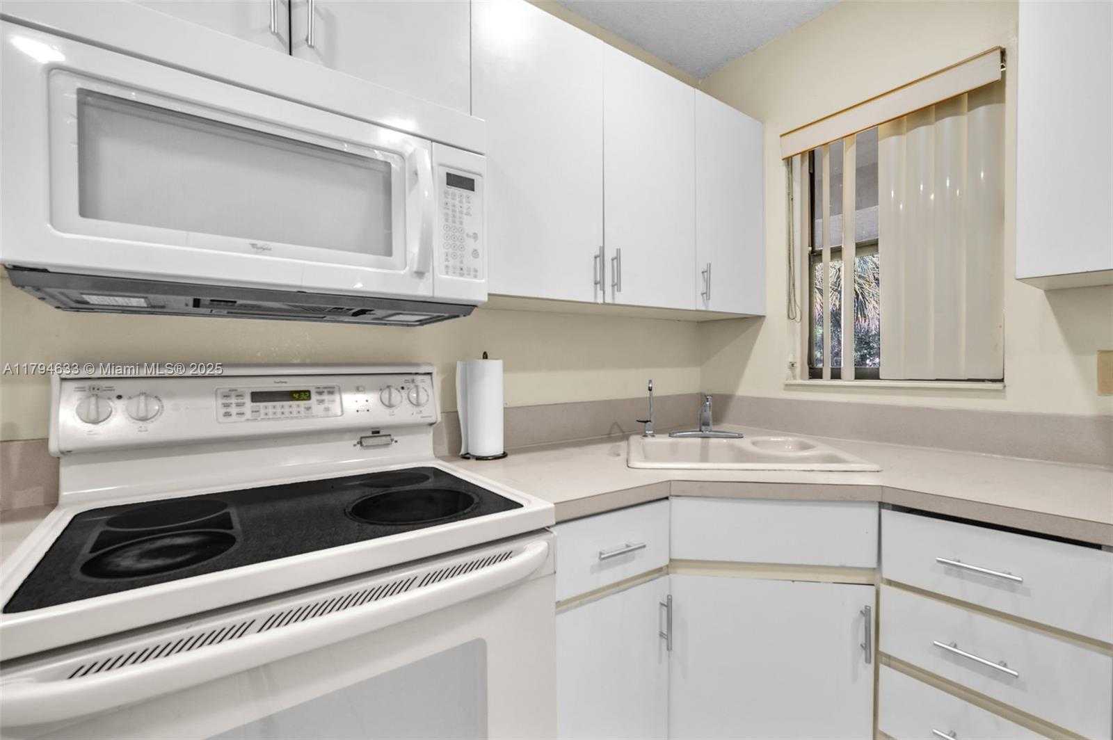 Small Image of 3699 COCOPLUM CIR #3538, Coconut Creek Number 24