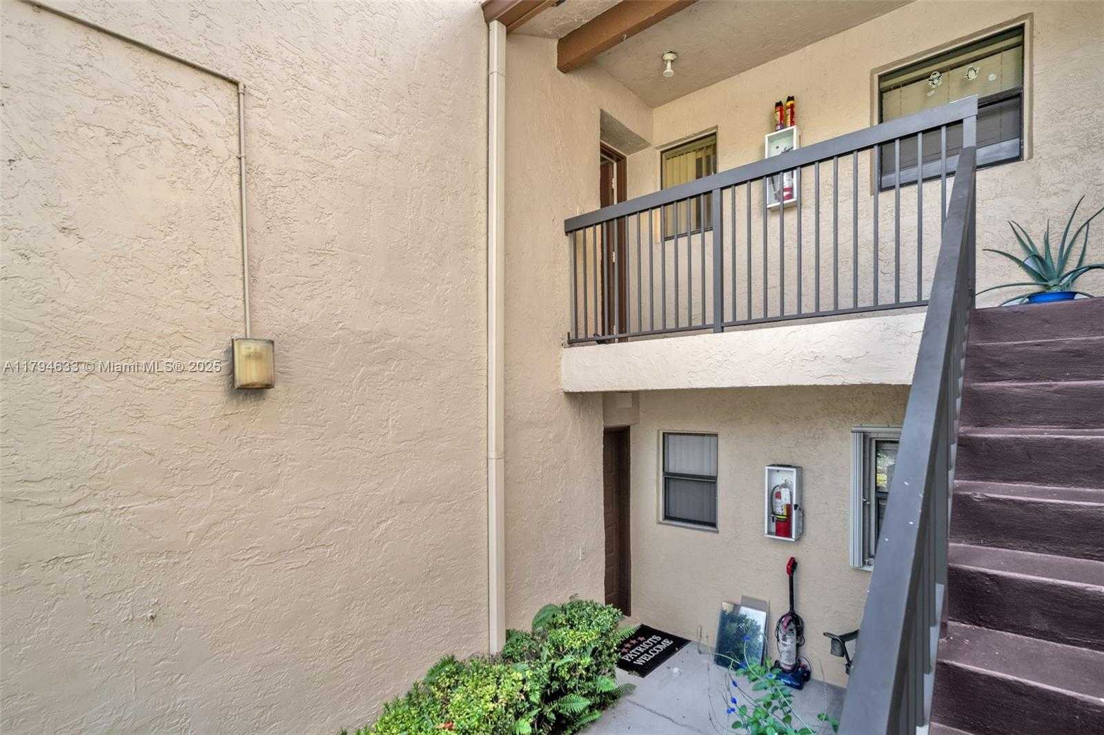 Small Image of 3699 COCOPLUM CIR #3538, Coconut Creek Number 25