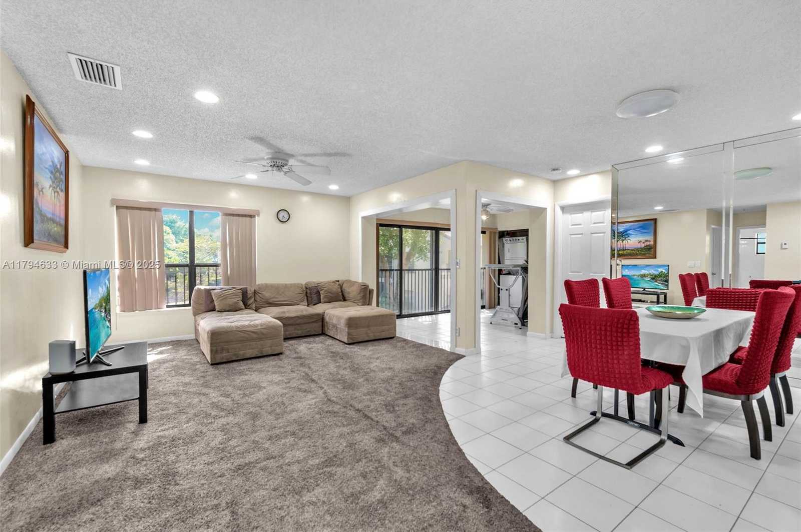 Small Image of 3699 COCOPLUM CIR #3538, Coconut Creek Number 3