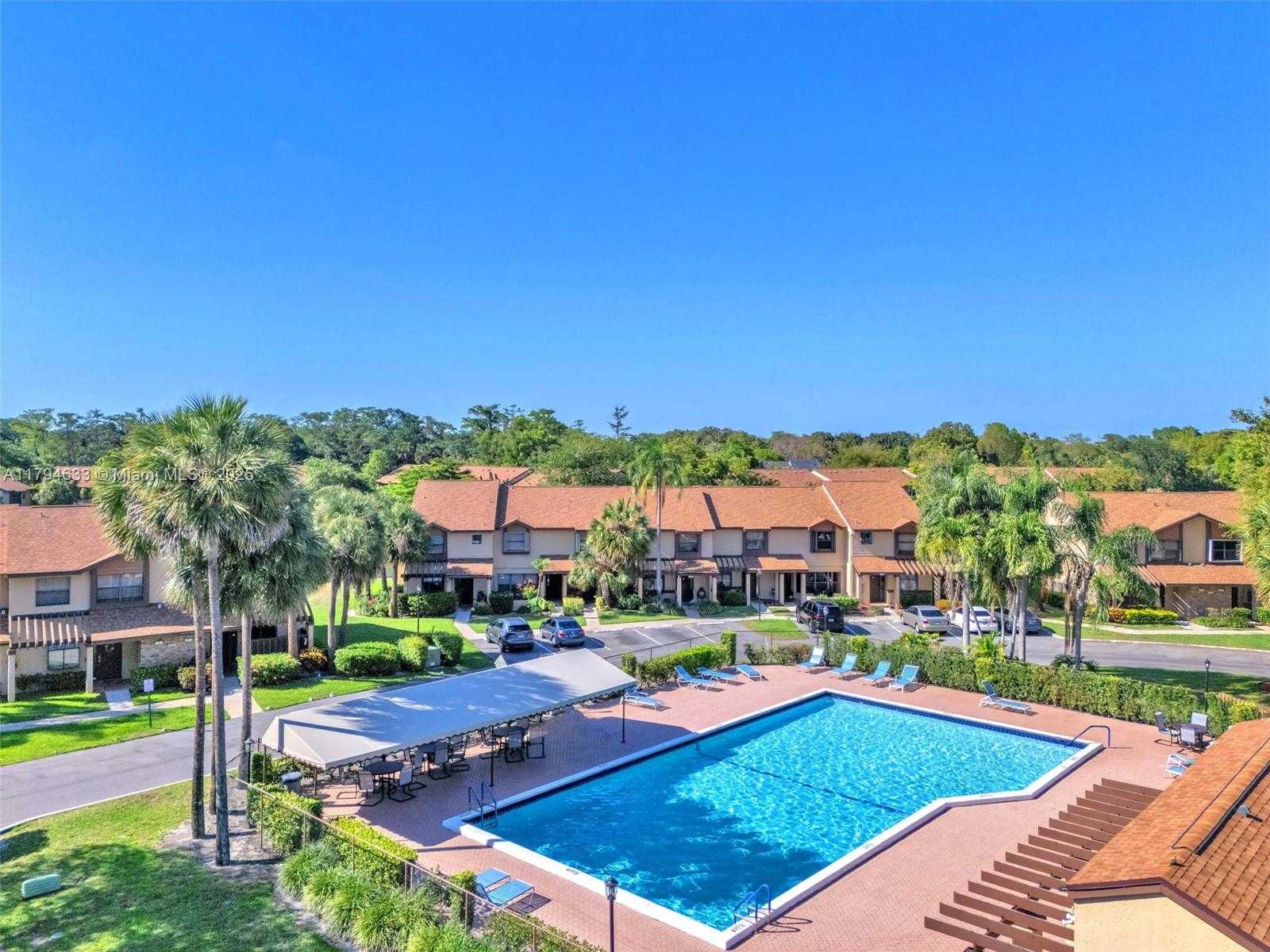 Small Image of 3699 COCOPLUM CIR #3538, Coconut Creek Number 5