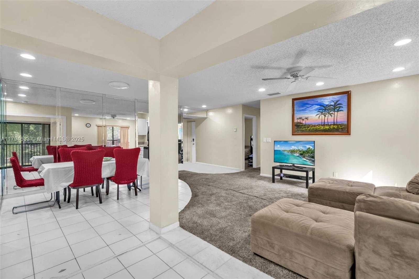 Small Image of 3699 COCOPLUM CIR #3538, Coconut Creek Number 6