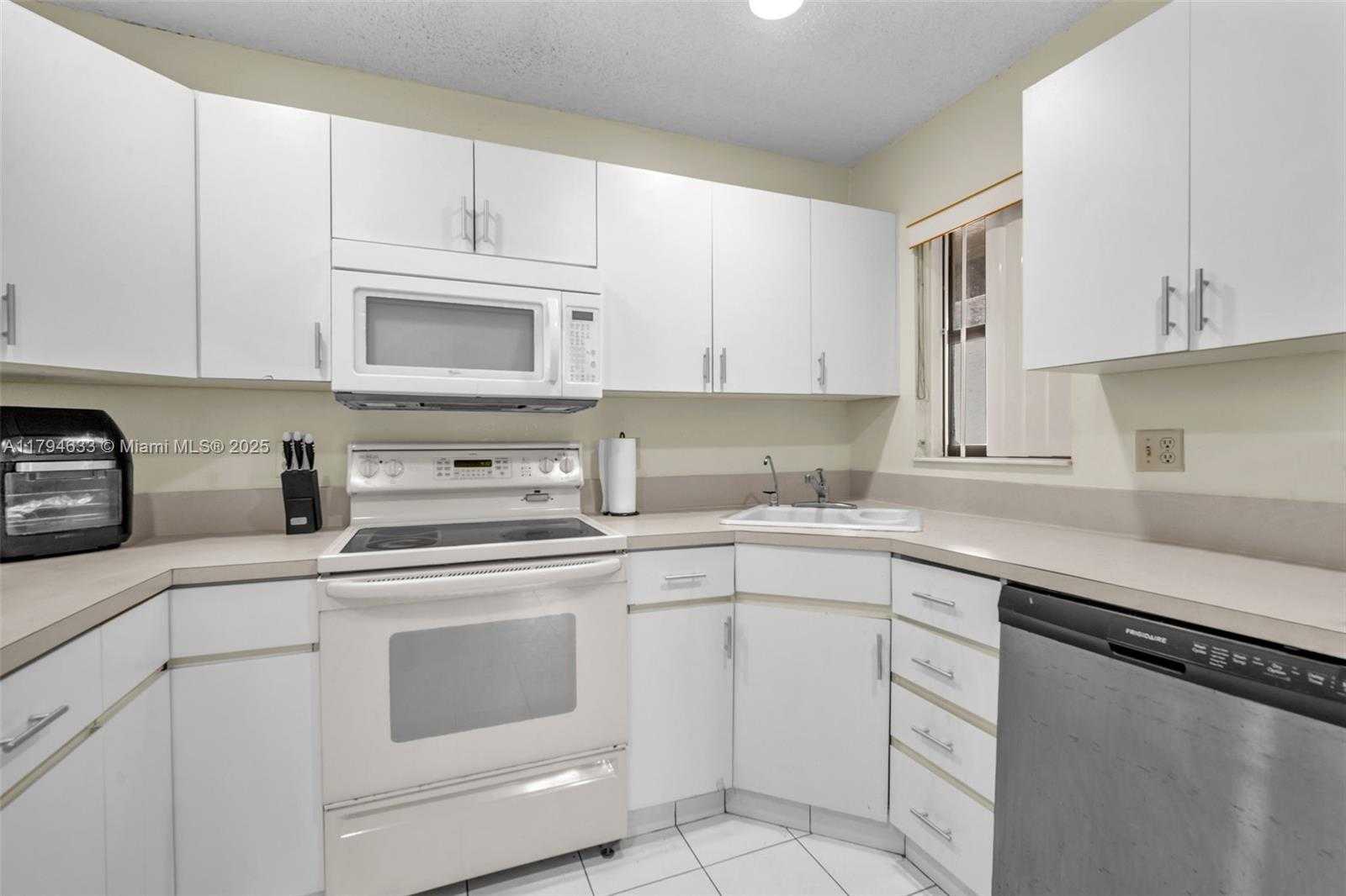 Small Image of 3699 COCOPLUM CIR #3538, Coconut Creek Number 8