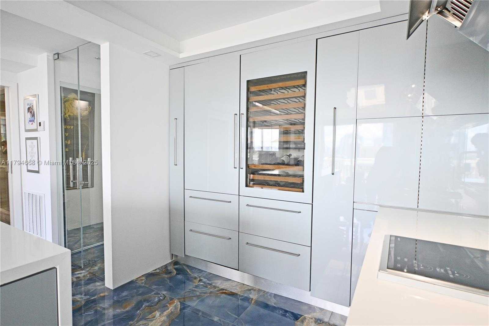 Small Image of 401 OCEAN DRIVE #1003, Miami Beach Number 11