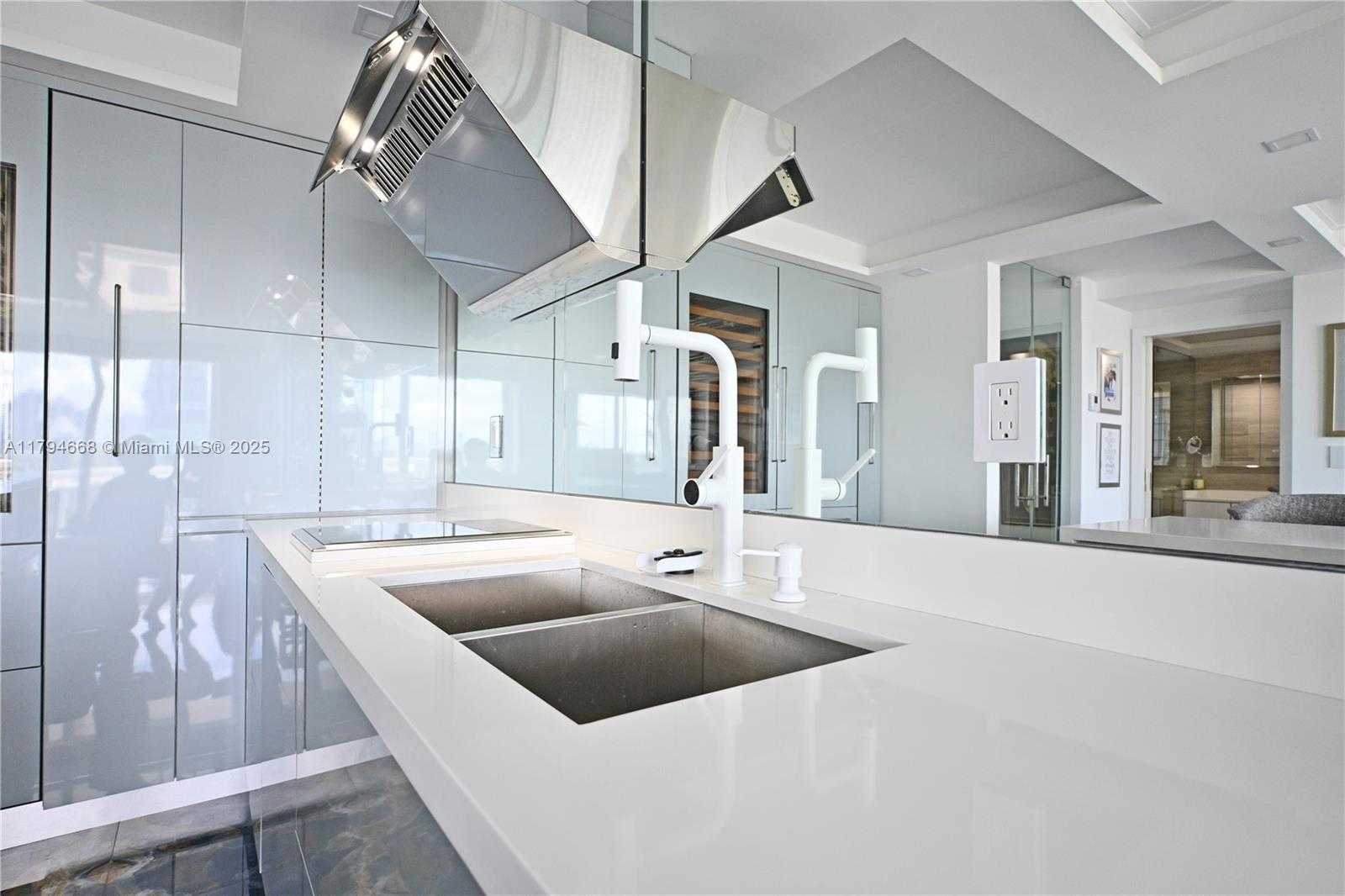 Small Image of 401 OCEAN DRIVE #1003, Miami Beach Number 12