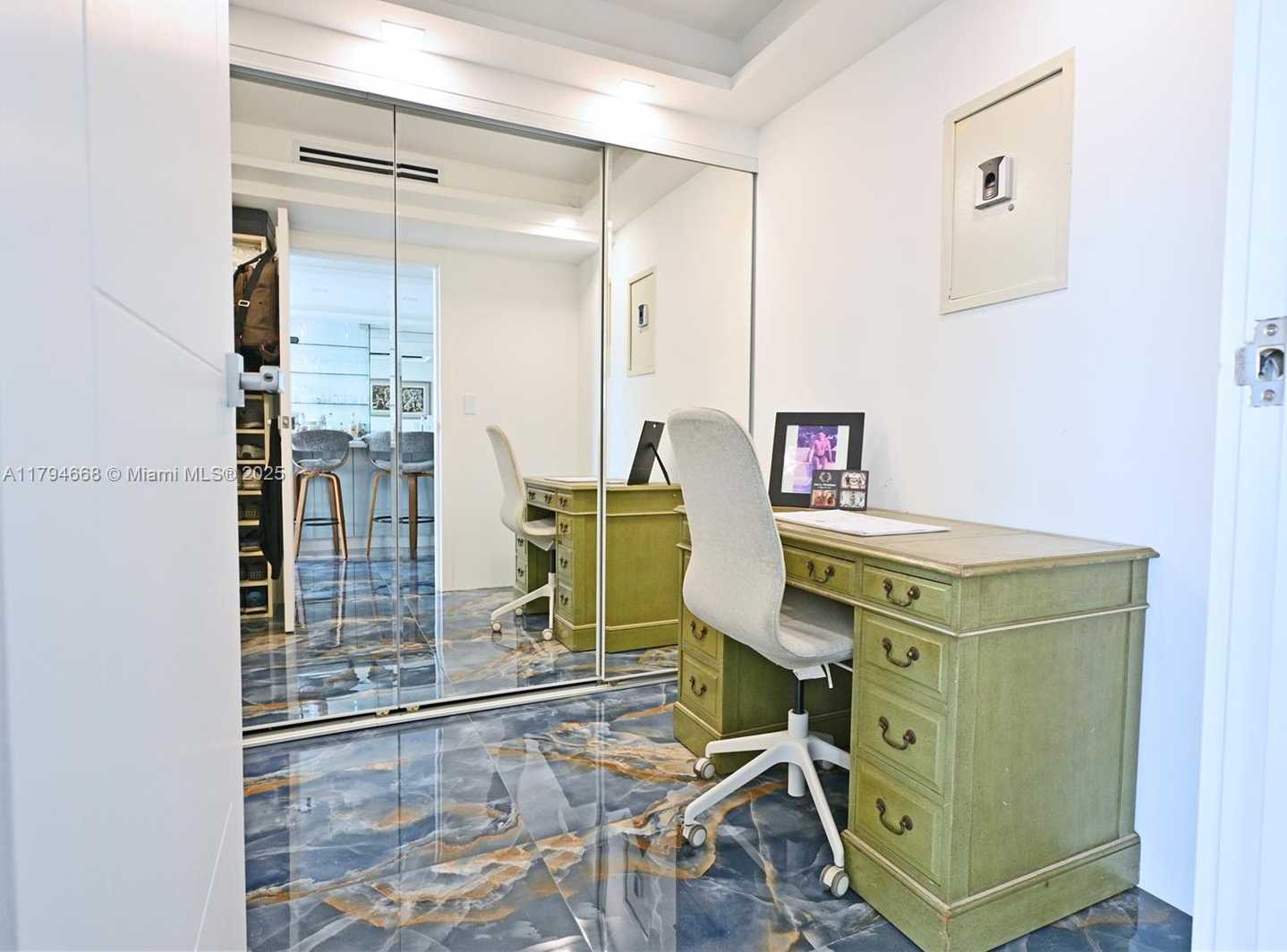 Small Image of 401 OCEAN DRIVE #1003, Miami Beach Number 22