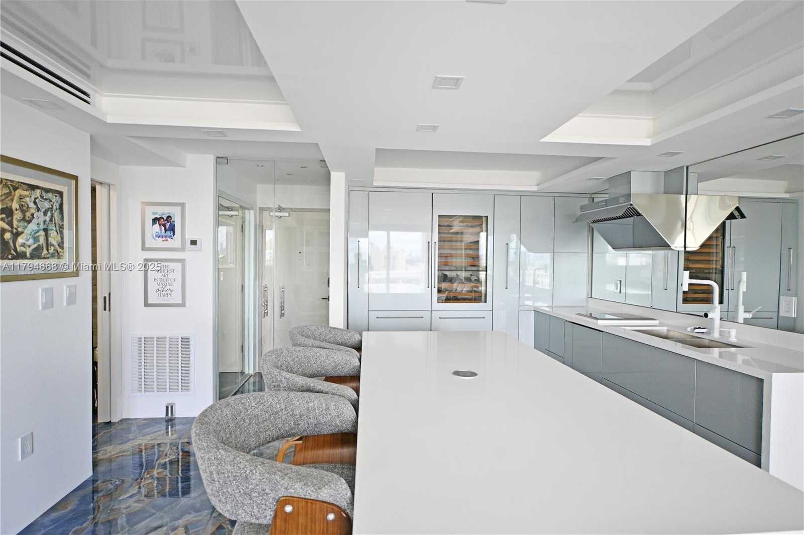 Small Image of 401 OCEAN DRIVE #1003, Miami Beach Number 3