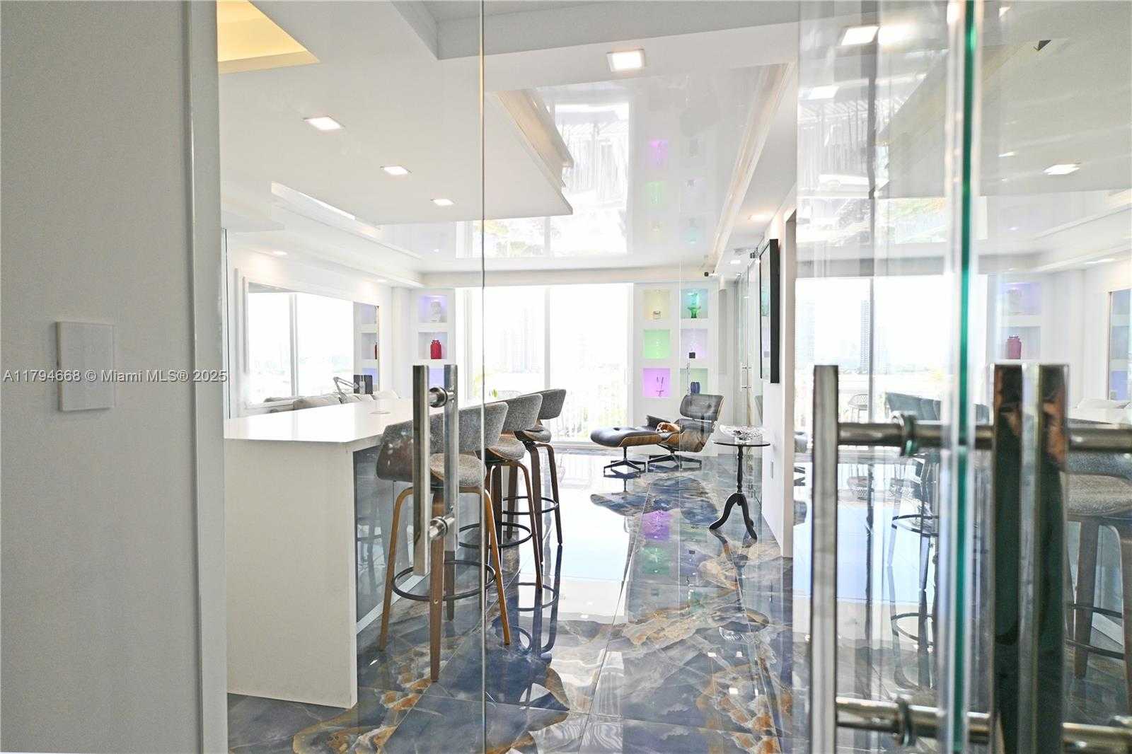 Small Image of 401 OCEAN DRIVE #1003, Miami Beach Number 4