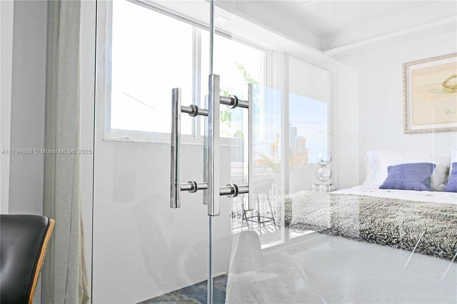Small Image of 401 OCEAN DRIVE #1003, Miami Beach Number 6