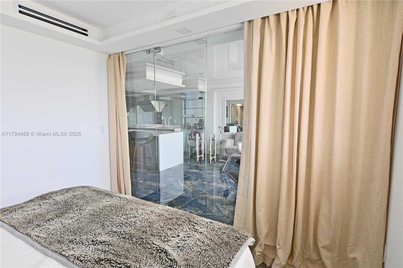 Small Image of 401 OCEAN DRIVE #1003, Miami Beach Number 9