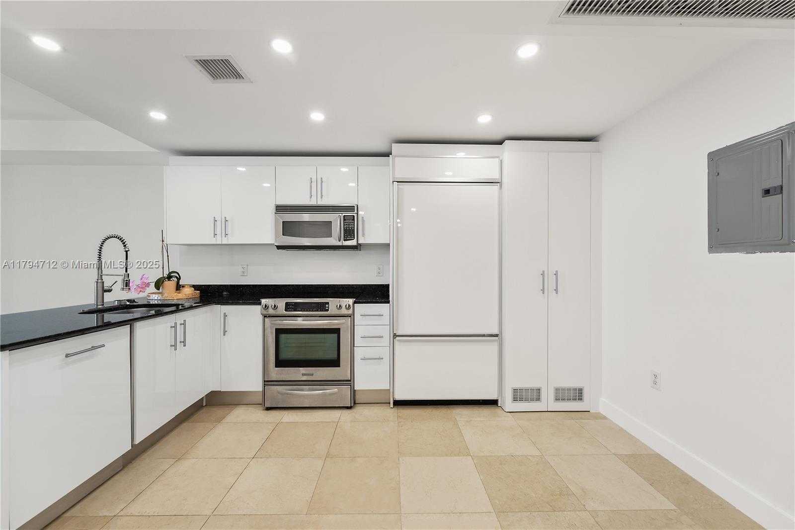 Small Image of 10275 COLLINS AVE #801, Bal Harbour Number 11