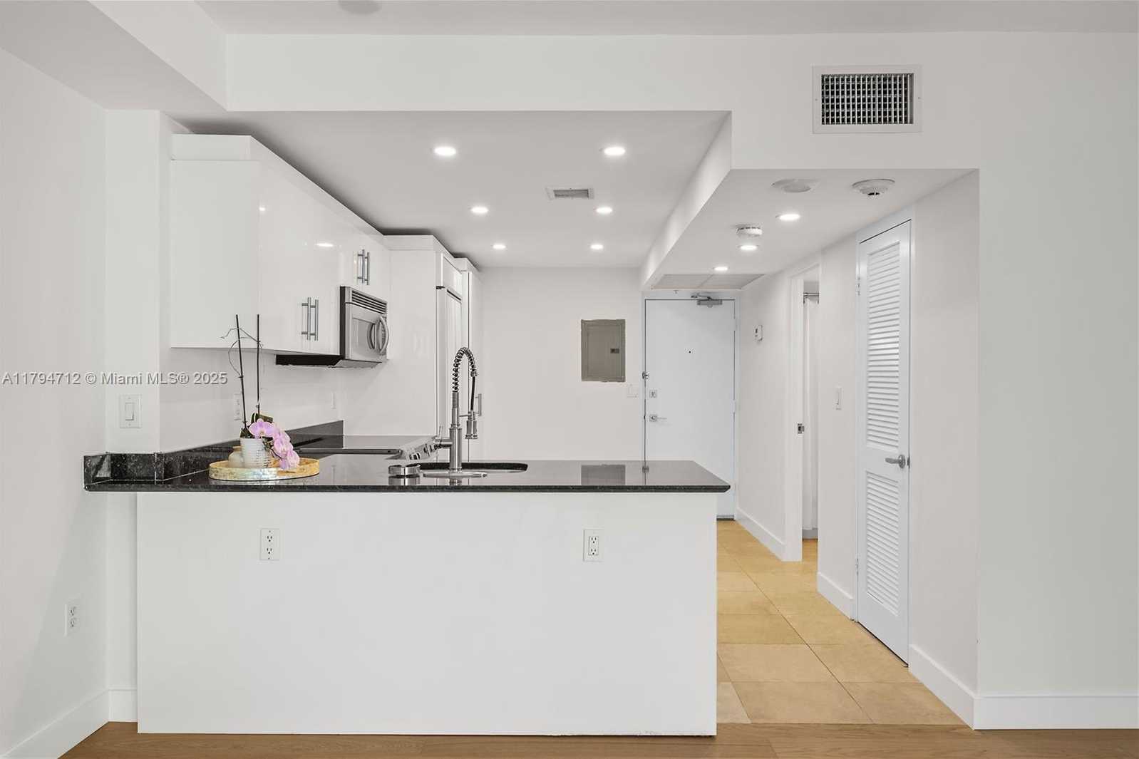 Small Image of 10275 COLLINS AVE #801, Bal Harbour Number 13