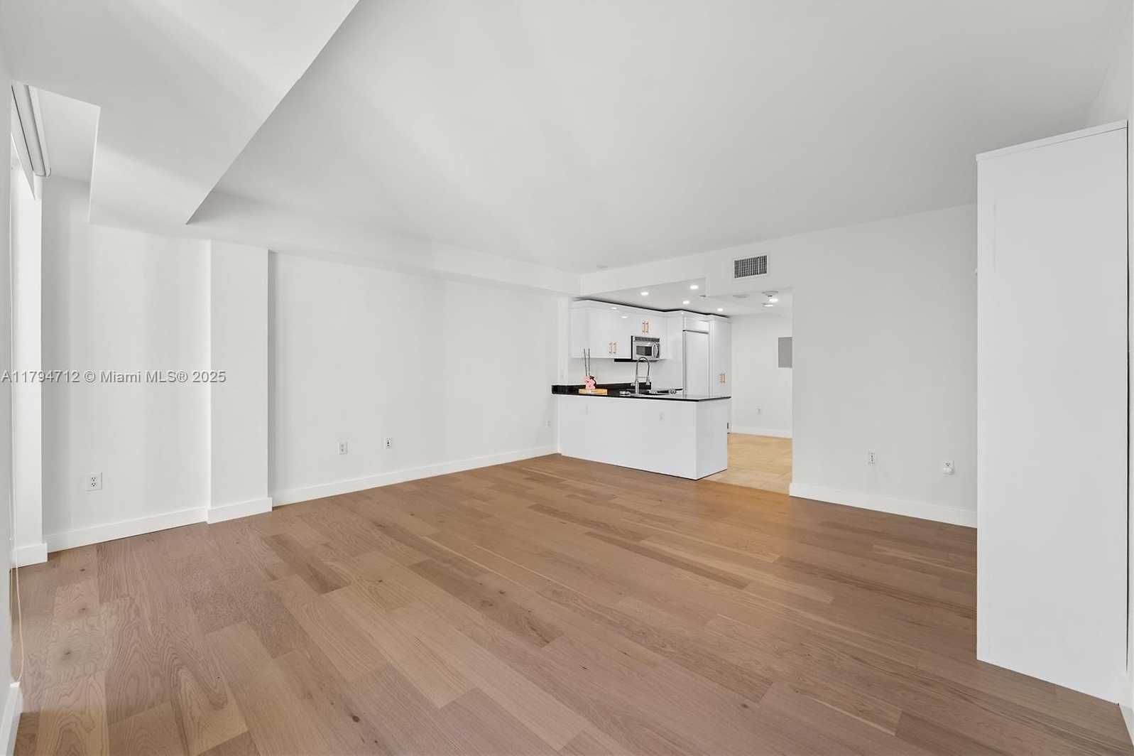 Small Image of 10275 COLLINS AVE #801, Bal Harbour Number 18