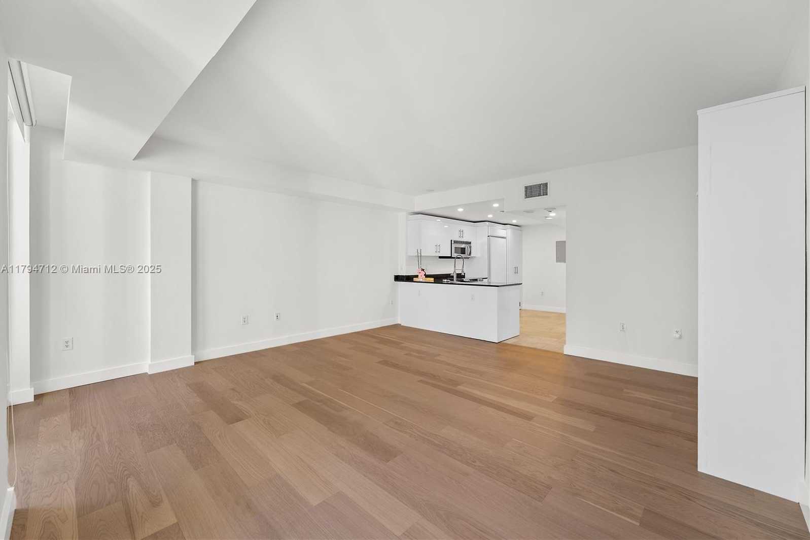 Small Image of 10275 COLLINS AVE #801, Bal Harbour Number 6