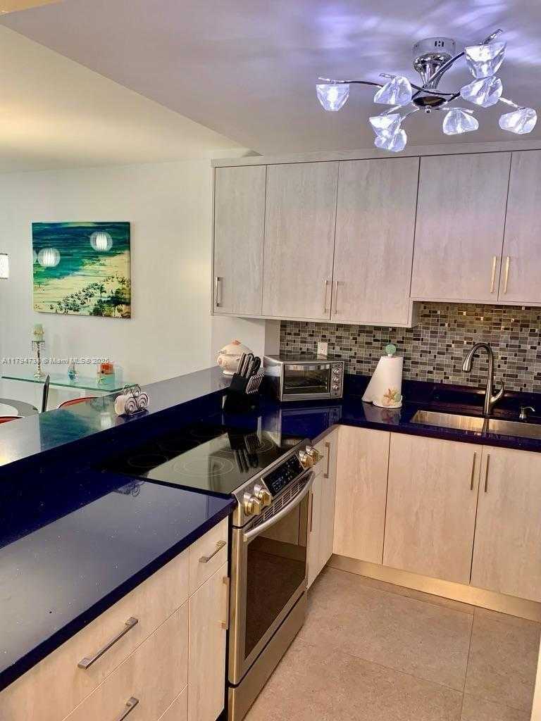 Small Image of 3725 SOUTH OCEAN DR #311, Hollywood Number 9