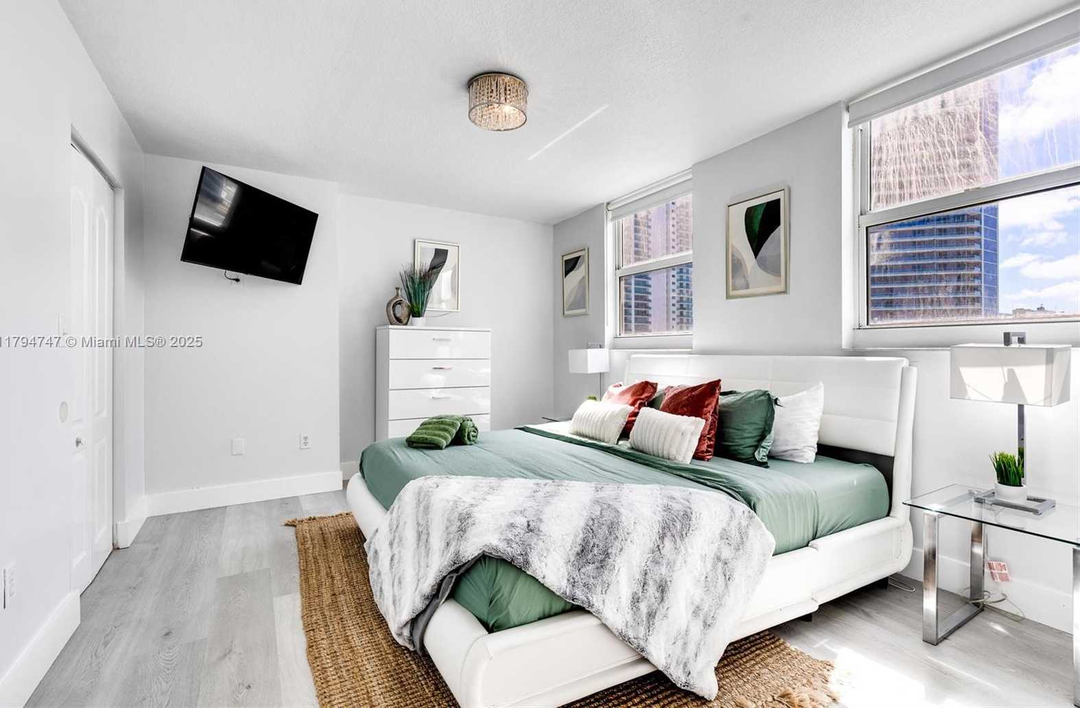 Small Image of 1200 BRICKELL BAY DR #2923, Miami Number 10