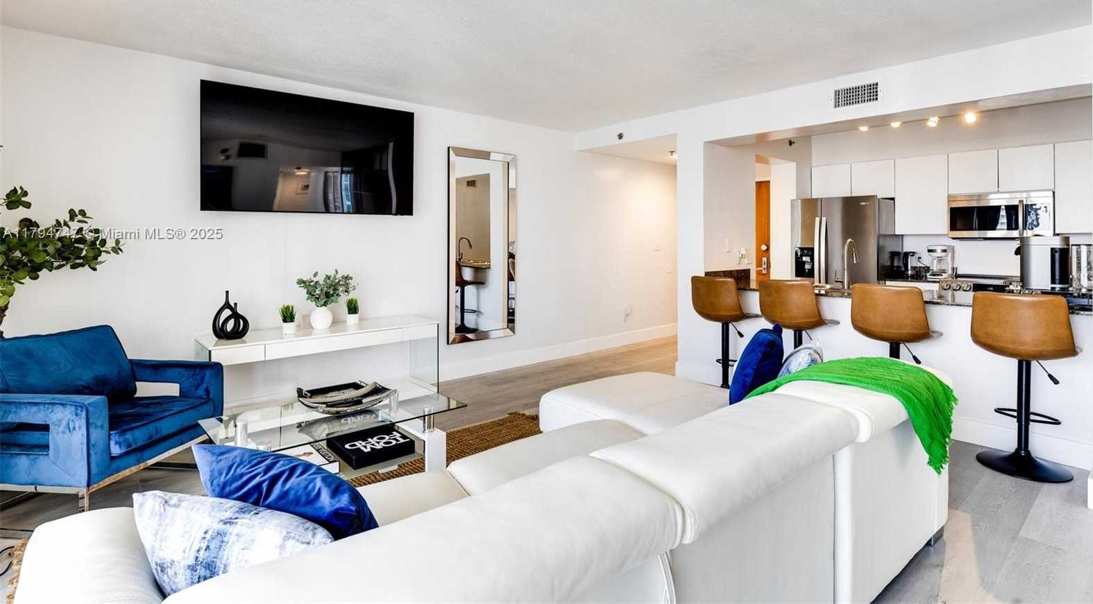 Small Image of 1200 BRICKELL BAY DR #2923, Miami Number 2