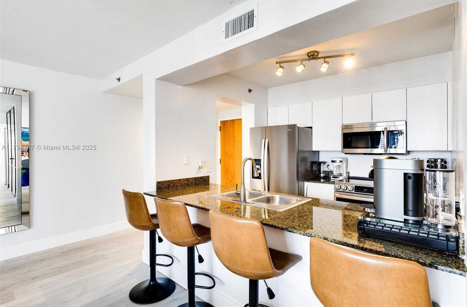 Small Image of 1200 BRICKELL BAY DR #2923, Miami Number 3