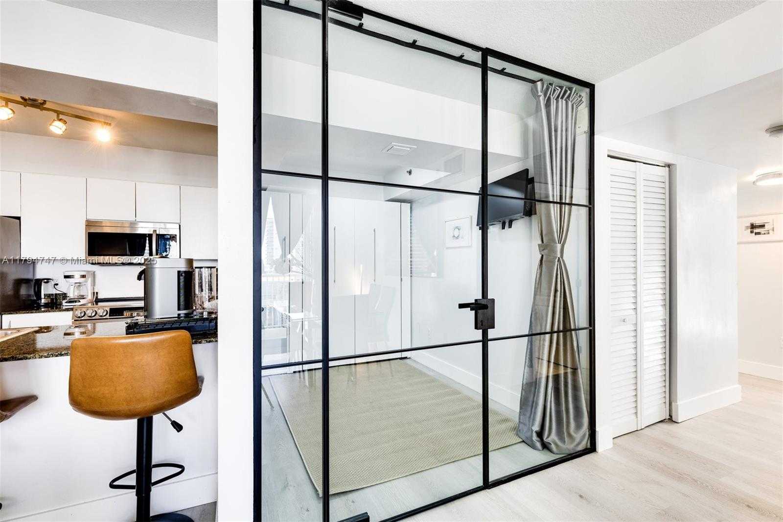Small Image of 1200 BRICKELL BAY DR #2923, Miami Number 5