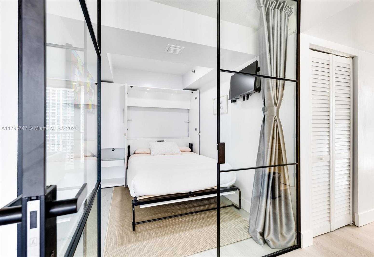 Small Image of 1200 BRICKELL BAY DR #2923, Miami Number 6