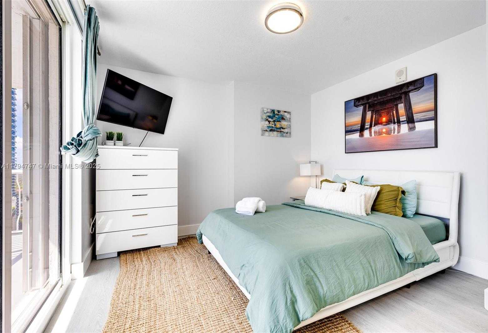 Small Image of 1200 BRICKELL BAY DR #2923, Miami Number 8