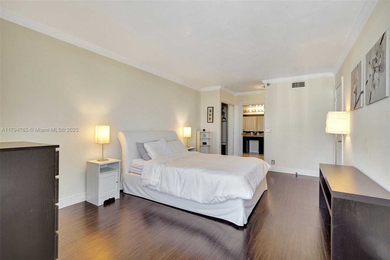 Small Image of 3300 NORTH EAST 191 ST #LPH 07, Aventura Number 37
