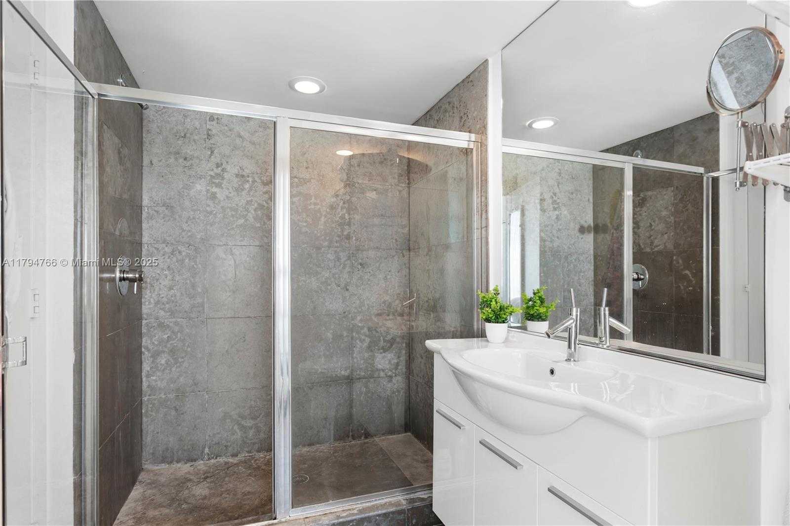 Small Image of 495 BRICKELL AVE #1001, Miami Number 15