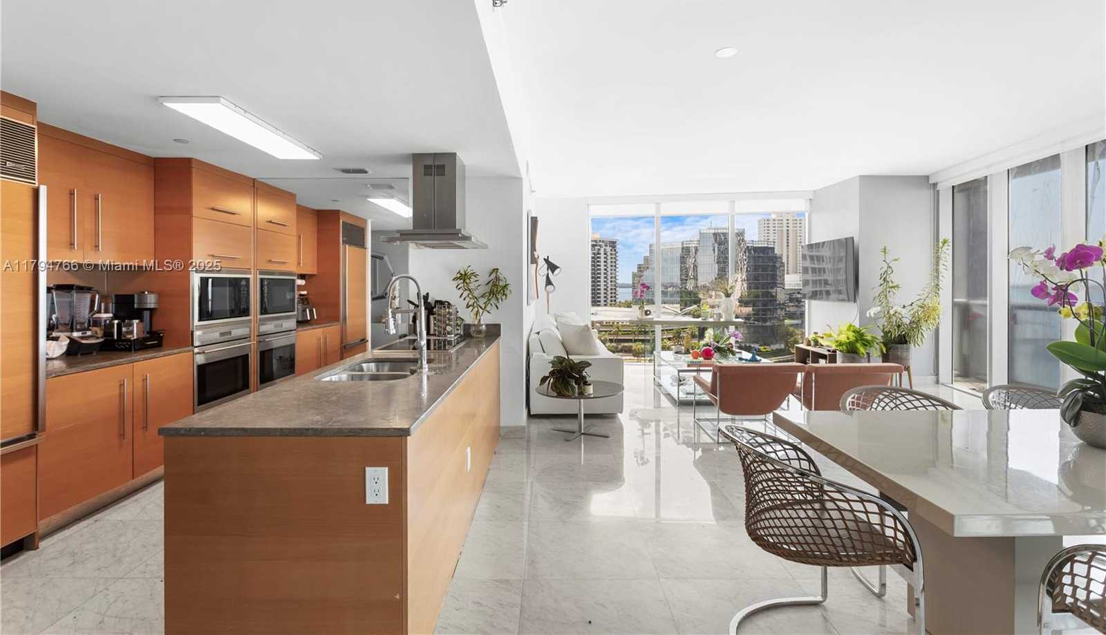 Small Image of 495 BRICKELL AVE #1001, Miami Number 18