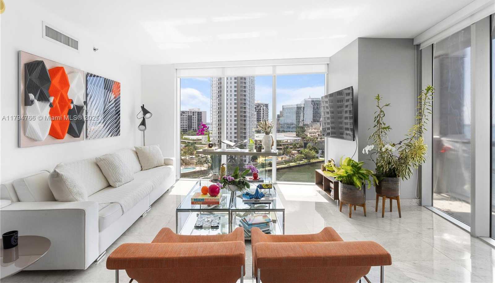 Small Image of 495 BRICKELL AVE #1001, Miami Number 4