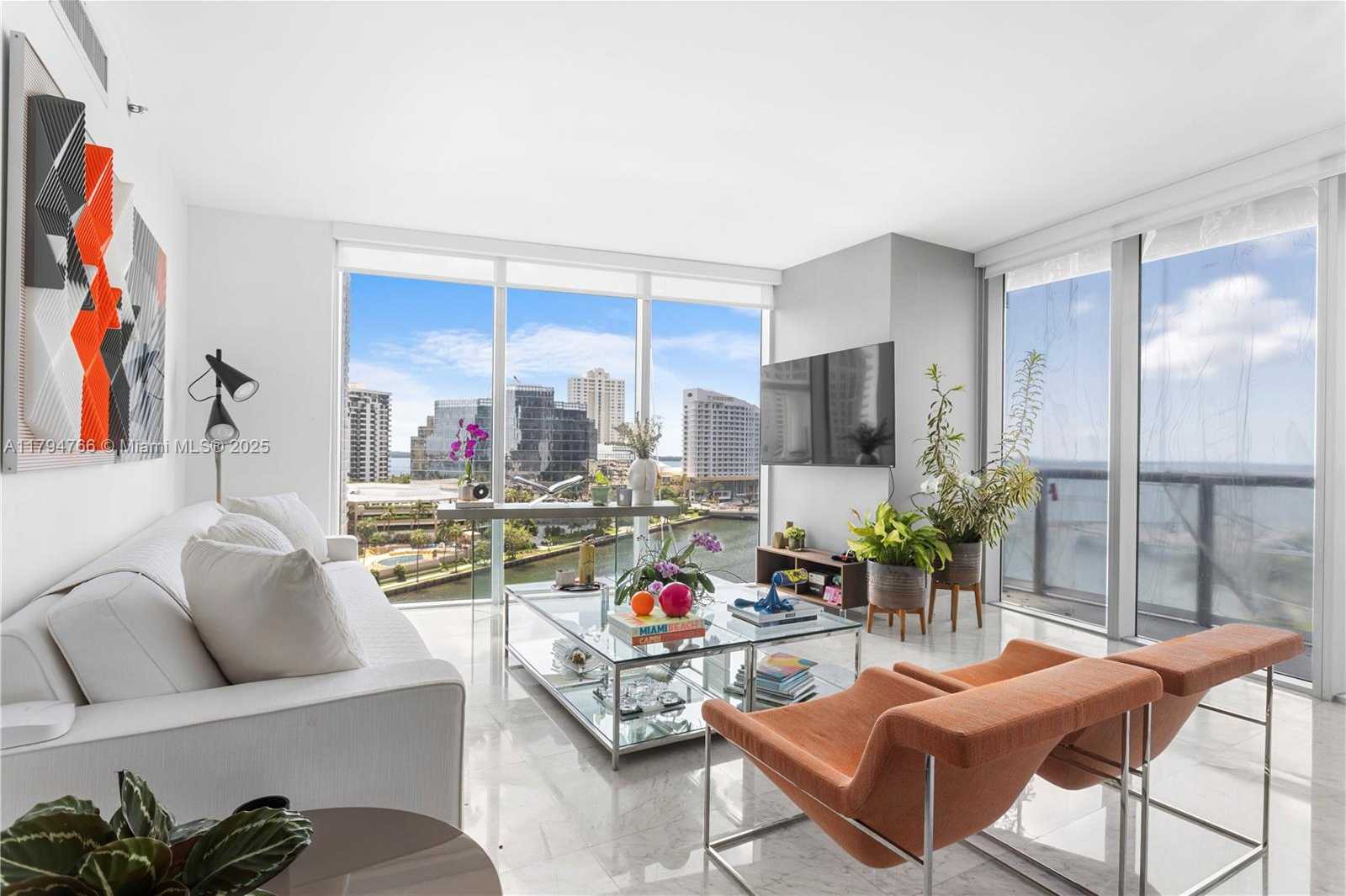 Small Image of 495 BRICKELL AVE #1001, Miami Number 6