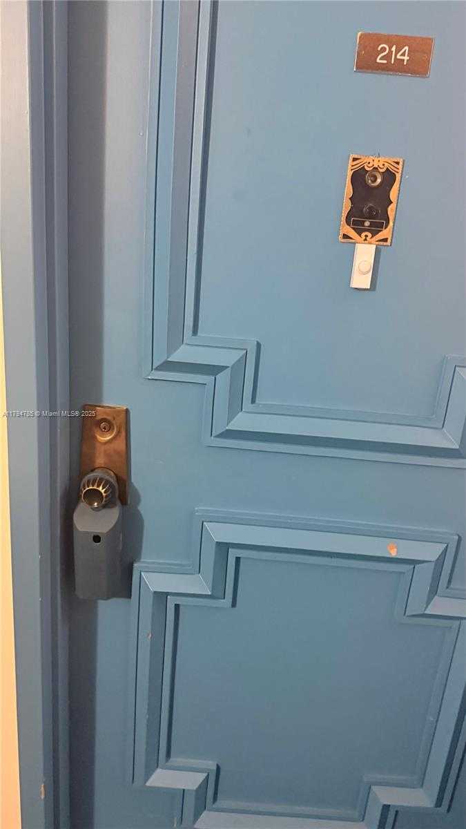 Small Image of 4330 HILLCREST DR #214, Hollywood Number 12