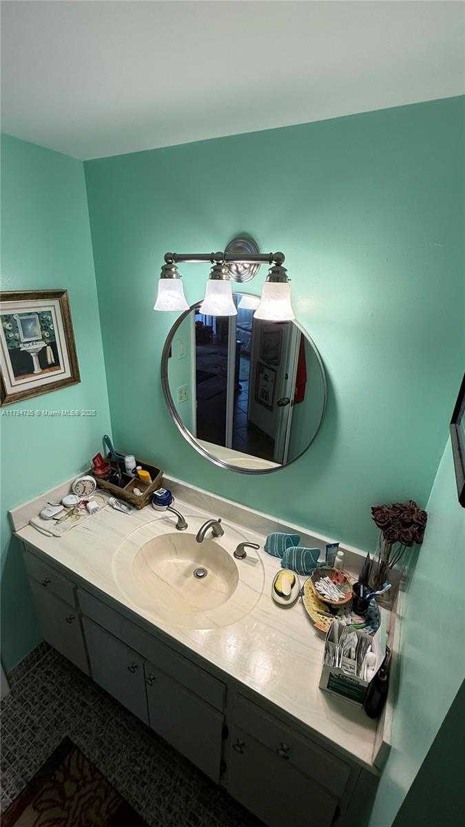Small Image of 4330 HILLCREST DR #214, Hollywood Number 13