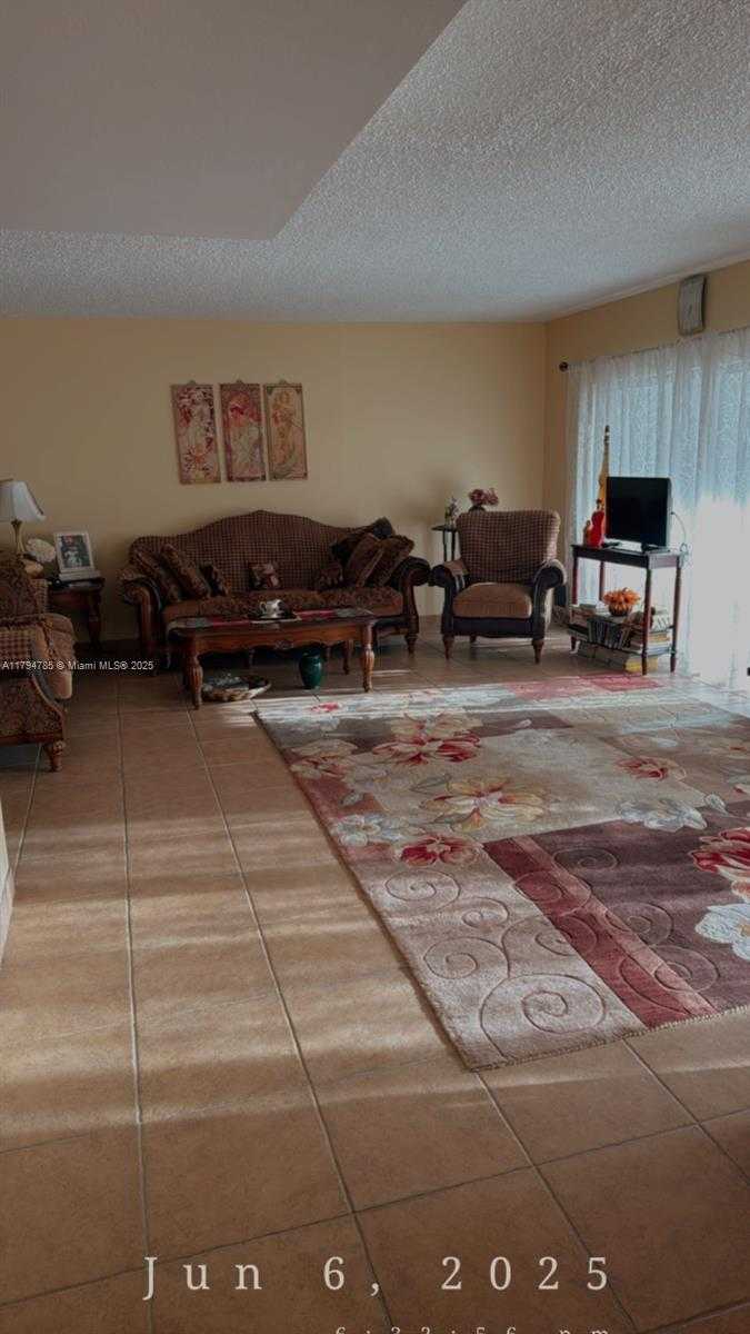 Small Image of 4330 HILLCREST DR #214, Hollywood Number 16