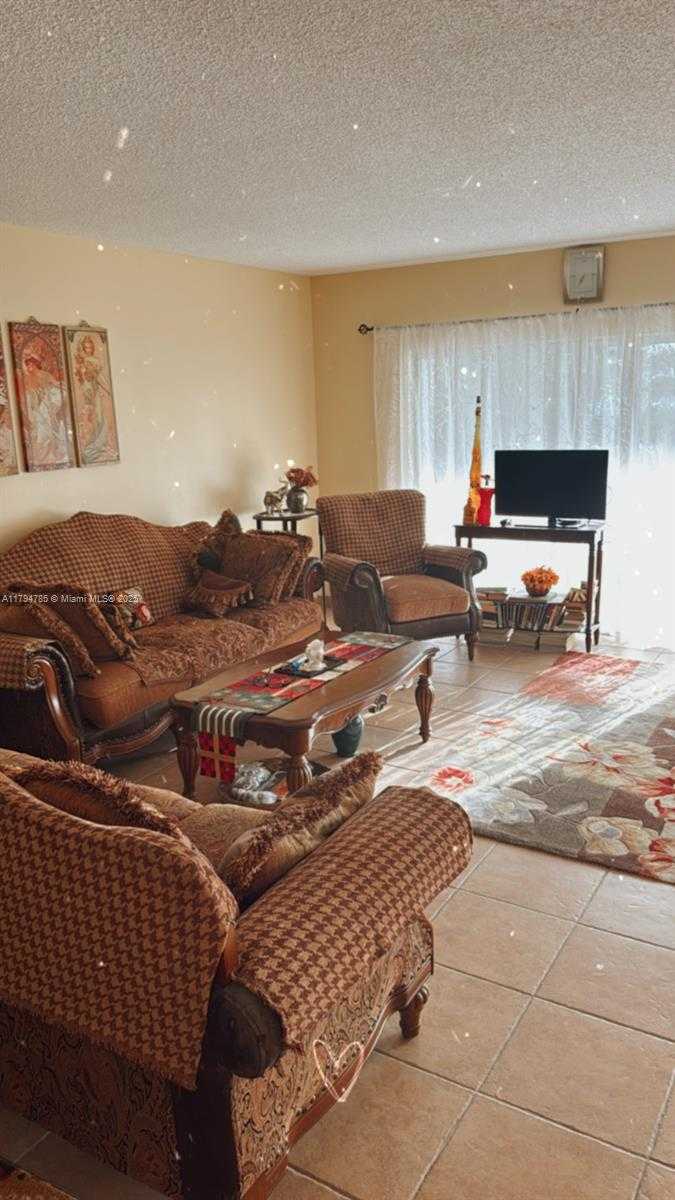 Small Image of 4330 HILLCREST DR #214, Hollywood Number 17