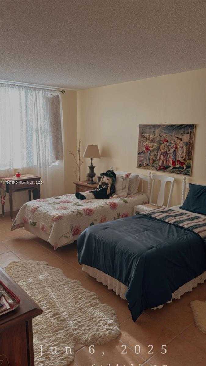 Small Image of 4330 HILLCREST DR #214, Hollywood Number 18