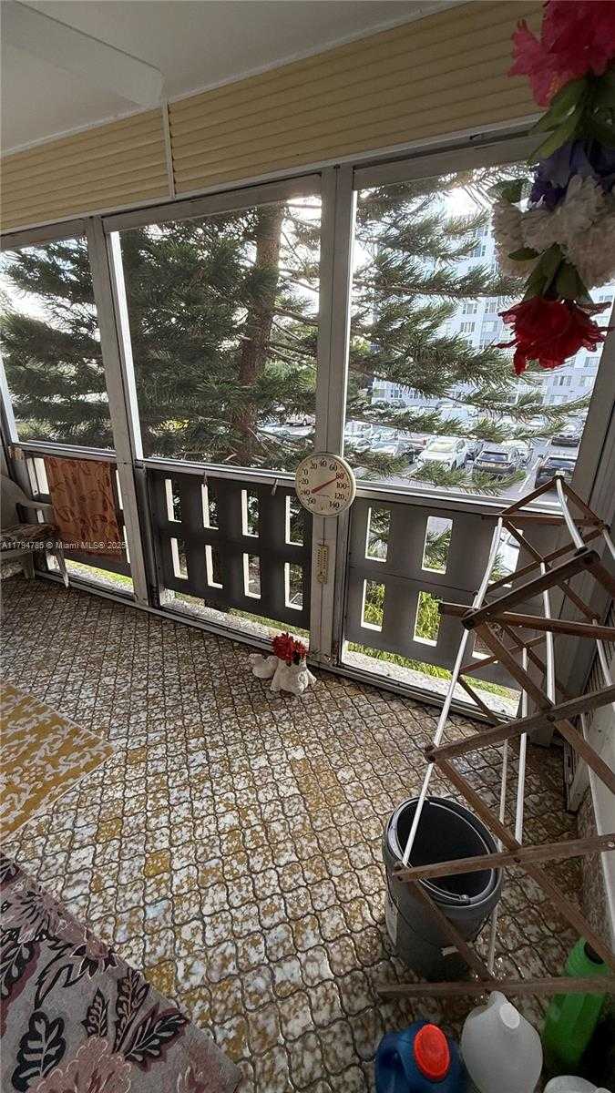 Small Image of 4330 HILLCREST DR #214, Hollywood Number 3