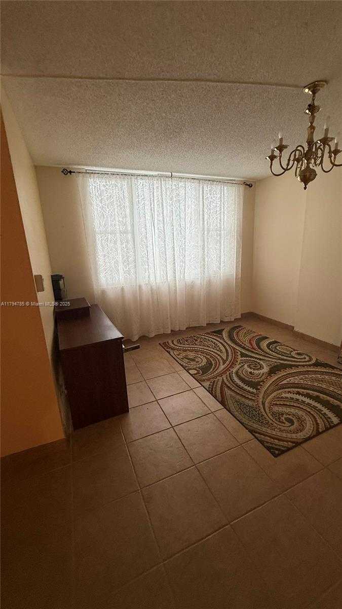 Small Image of 4330 HILLCREST DR #214, Hollywood Number 5
