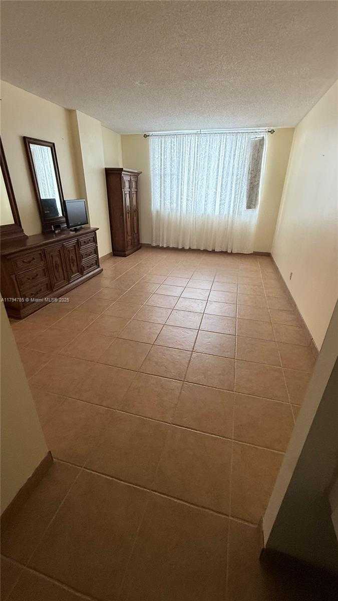 Small Image of 4330 HILLCREST DR #214, Hollywood Number 6