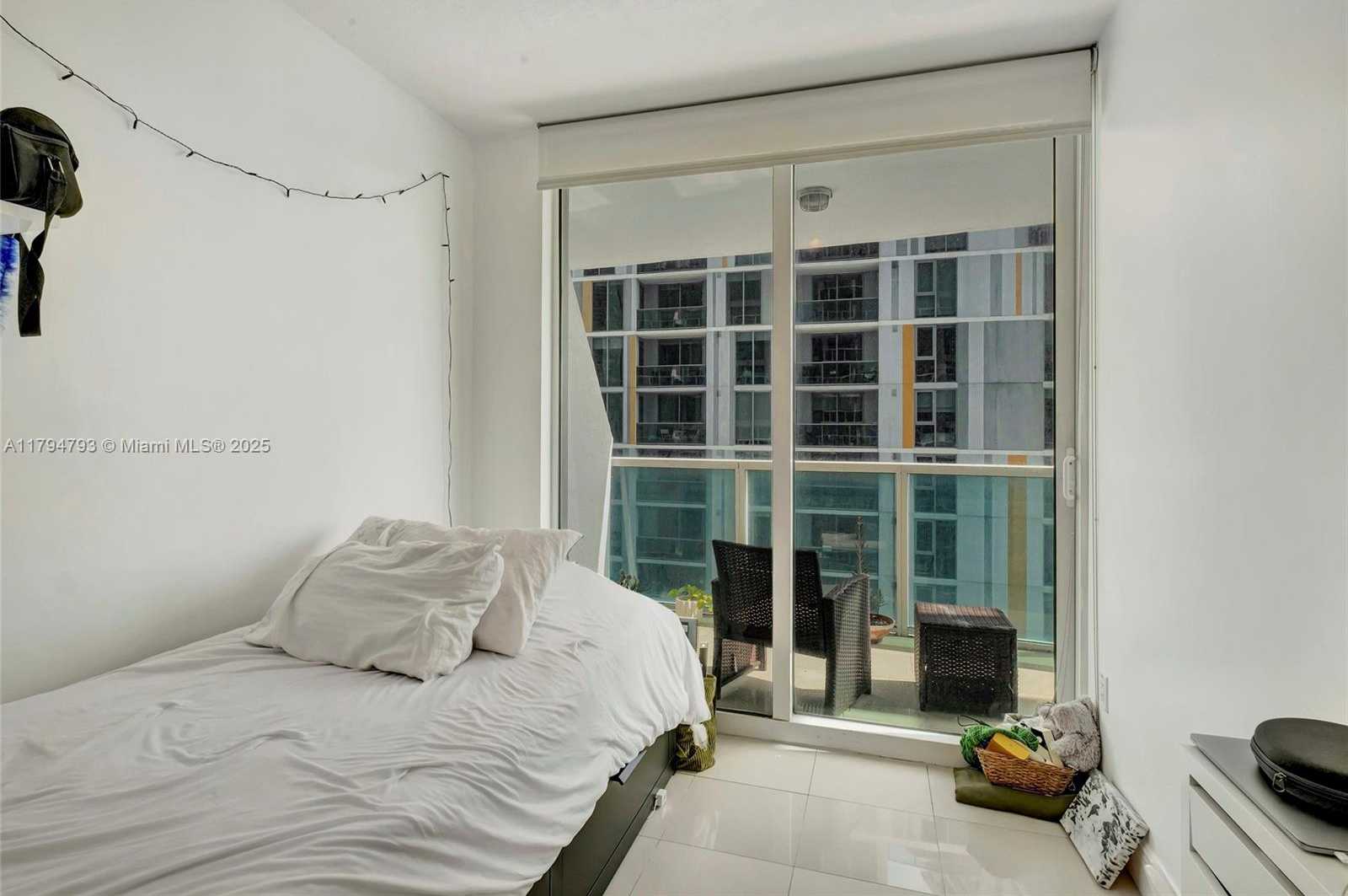 Small Image of 41 SOUTH EAST 5TH ST #1210, Miami Number 22